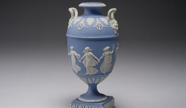 image of large wedgwood blue vase