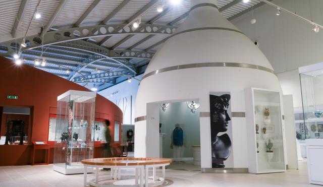 V&A